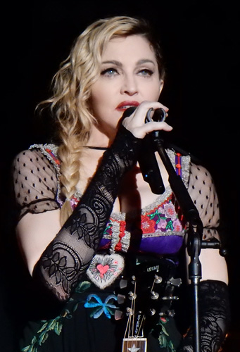 Madonna Kür auf Musik
